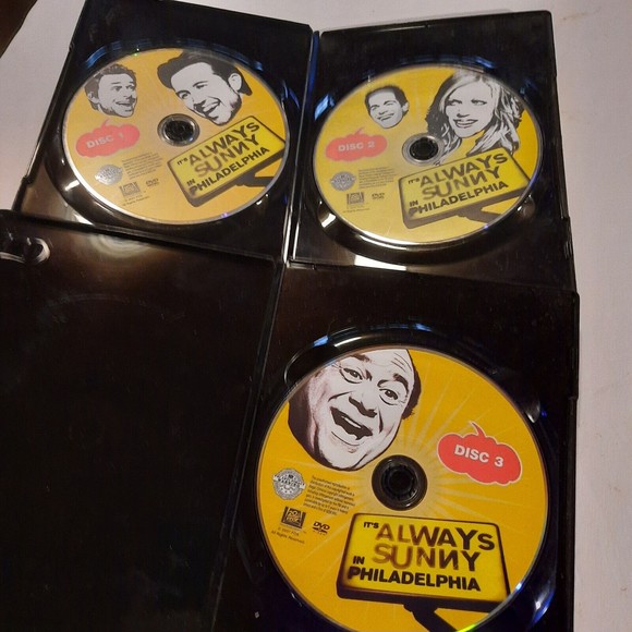 It's Always Sunny in Philadelphia: Seasons 1 & 2 - DVD - (BONUS DISC) VERY GOOD - Picture 2 of 10